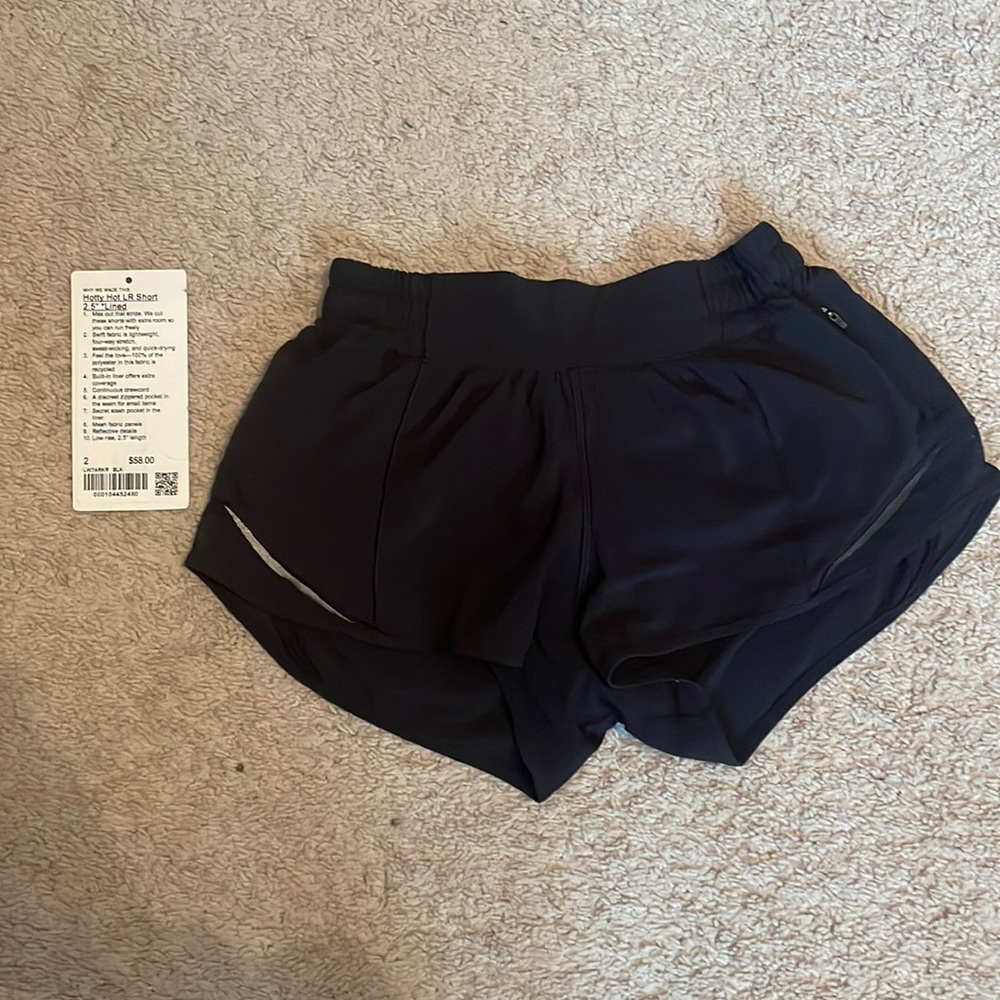 Black Lululemon LR hotty hot shorts size 2, 2.5 inch inseam